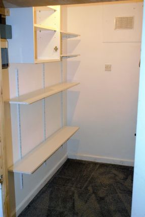 Flat to rent in Turpin Road, Feltham
