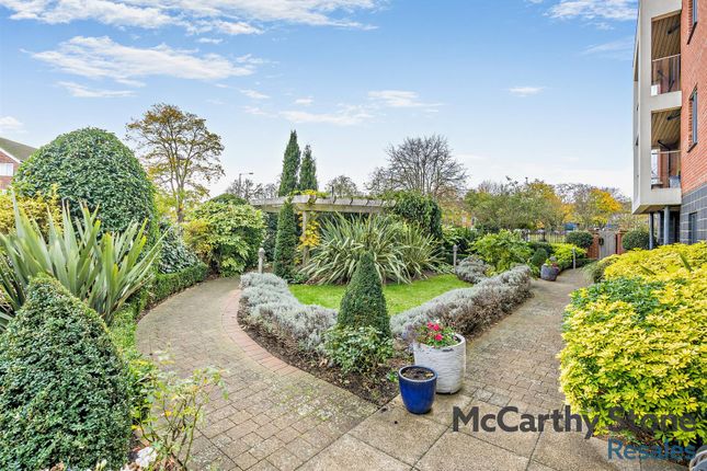 28 Landmark Place, Moorfield Road, Denham Green photo 3