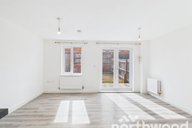 39, Swaffer Way, Ashford photo 2