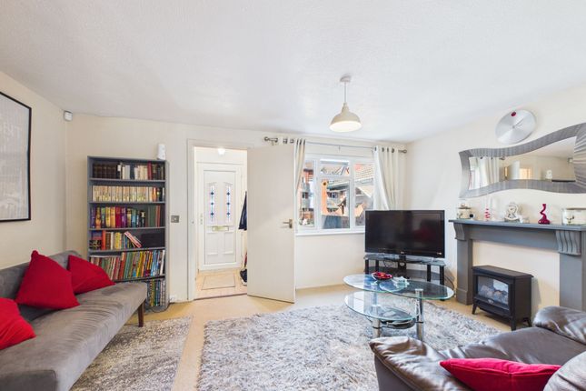 3 Redwood Court, Cheltenham photo 2