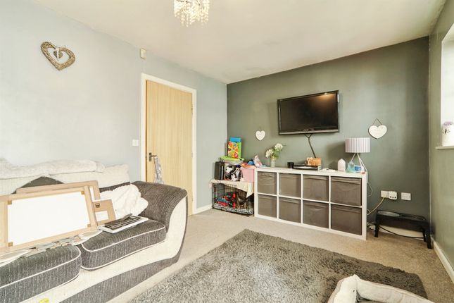 8, Yewdall Way, Bradford photo 3