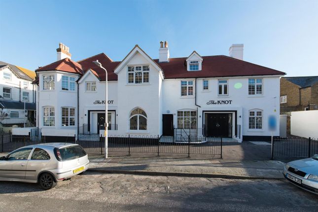 Thumbnail Flat to rent in Beach Road, Westgate-On-Sea