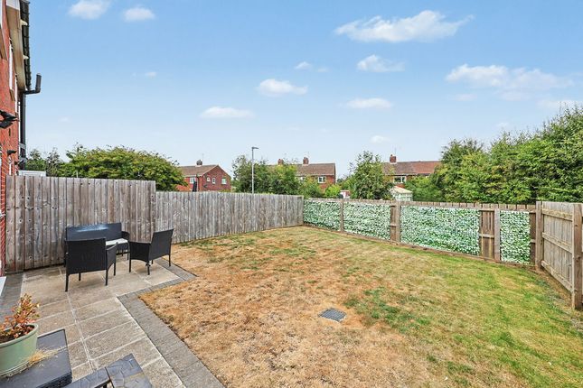 25, Meadows Walk, Chesterfield photo 4