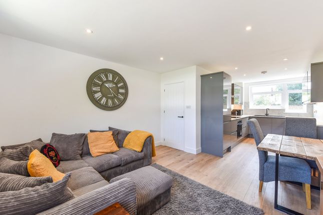 Thumbnail Flat for sale in Woodlands Court, Alton, Hampshire