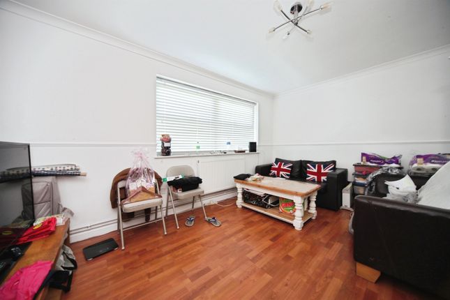 8 Garden Court, Gardenia Avenue, Luton photo 2