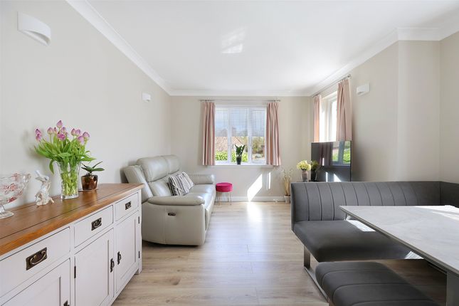 56 Hawks Hill Court, Elmer Cottages,, Guildford Road, Leatherhead photo 4