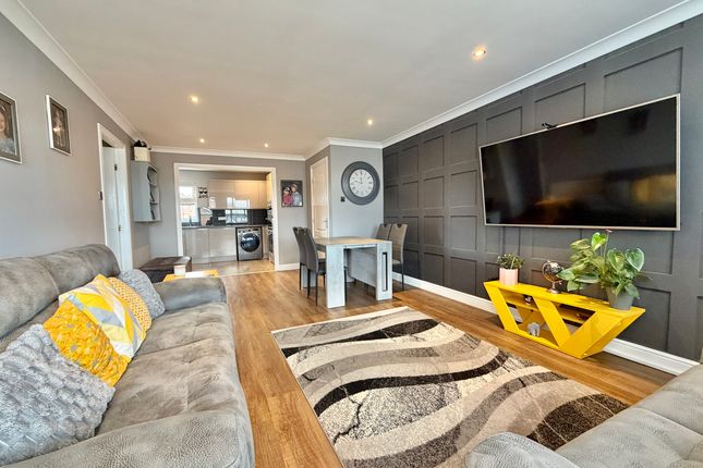 16 Belfry Court, Wakefield photo 3