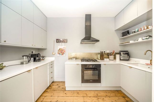 Flat B, 84, Wickham Road, London photo 3