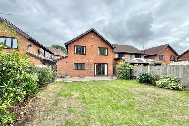67 High Oaks Close, Locks Heath, Southampton photo 3