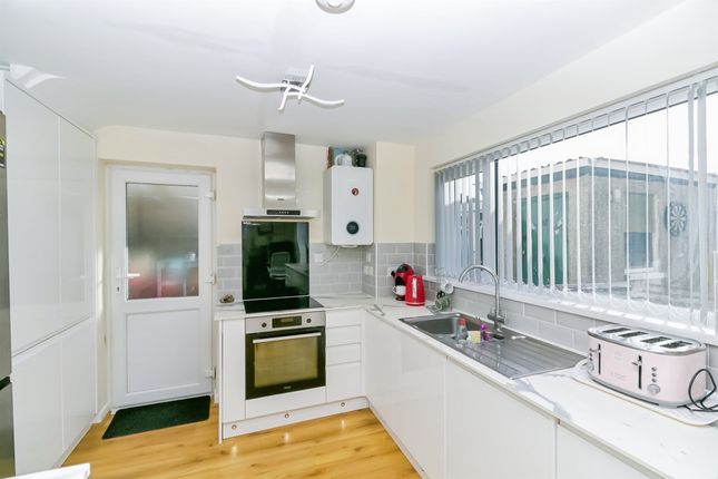 35, Pantycelyn Place, Barry photo 3