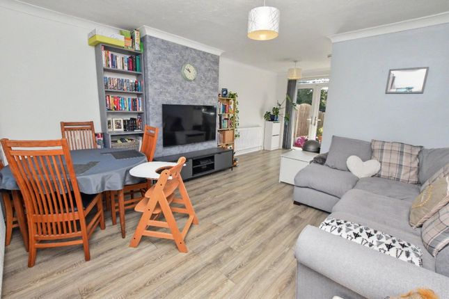 25, Gamble Lane, West Yorkshire photo 4
