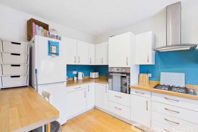 10 Lower Dunnymans, Banstead photo 4