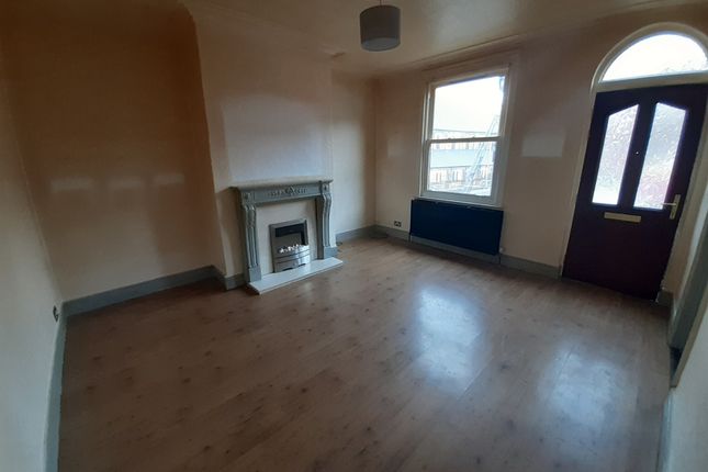 18, Barton Grove, Leeds photo 4