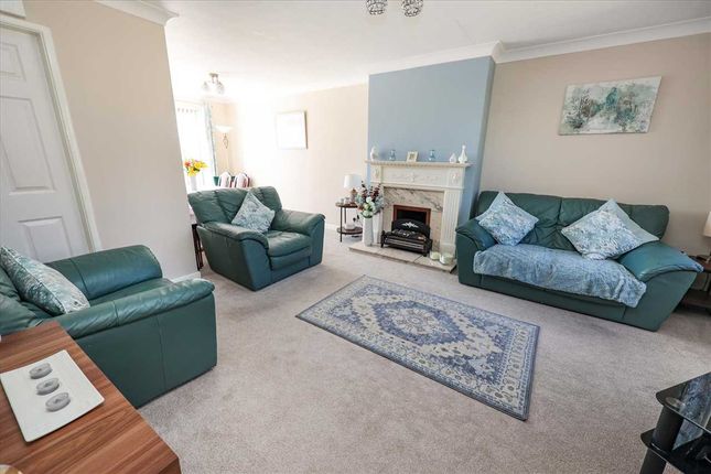 Link-detached house for sale in Fosters Close, Navenby, Lincoln