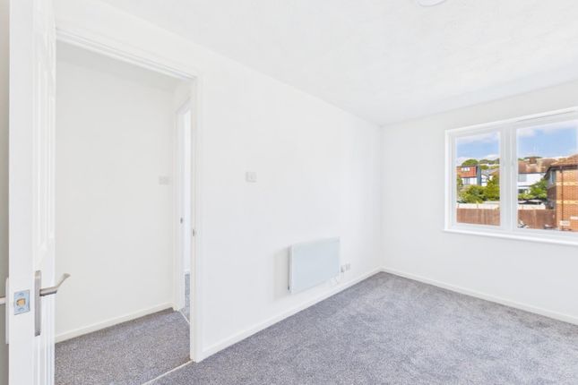 20, Campbell Gordon Way, London photo 4