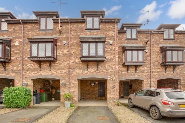 Town house for sale in Groves Close, Bourne End
