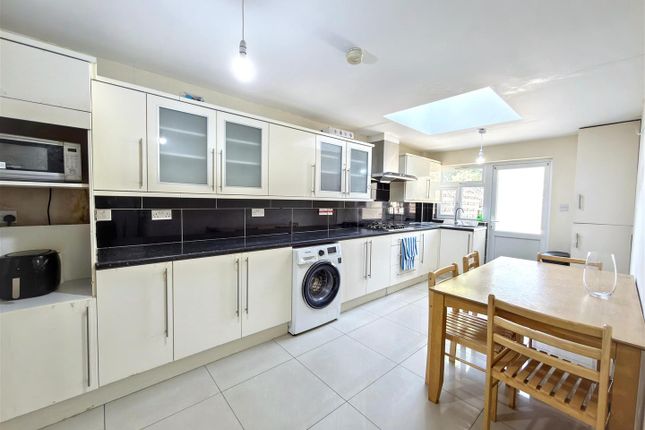 102, Holbrook Road, London photo 2