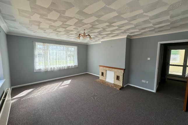 Bungalow to rent in Smeeth Road, Marshland St. James, Wisbech