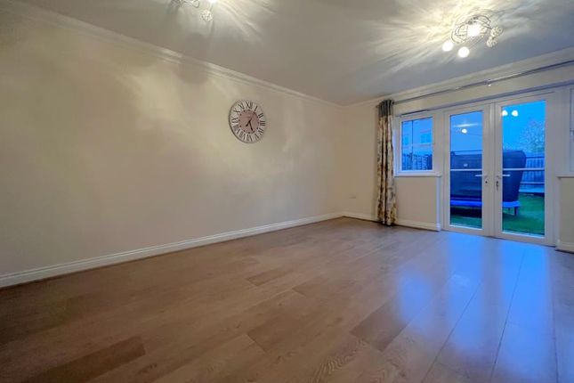 30, Highcross Place, Chertsey photo 4