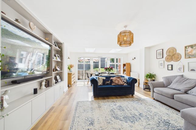 34 Kelly Road, High Wycombe photo 3
