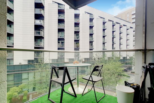 Apartment 337, 2, Baltimore Wharf, London photo 4