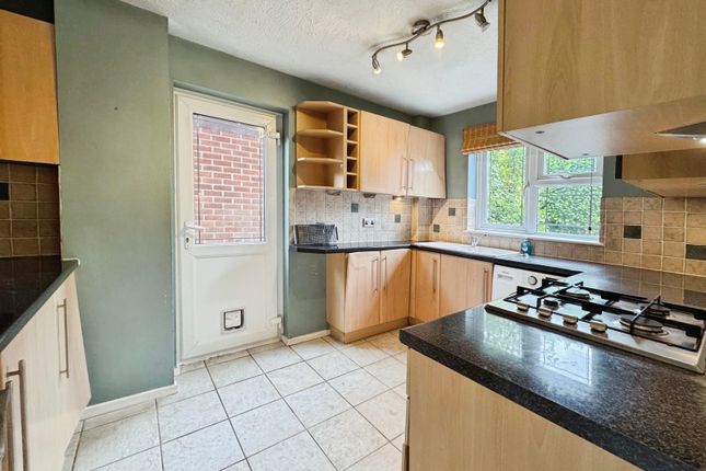 26, Larch Way, Hampshire photo 4