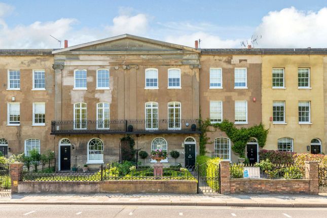 Thumbnail Town house for sale in Kings Road, Windsor