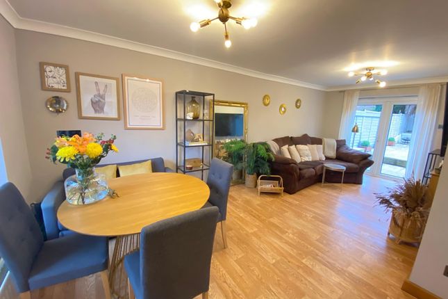 60, Fesants Croft, HARLOW photo 3