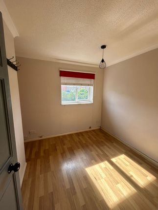 4 Hornbeam Terrace,, Winchcombe Road, Carshalton photo 5