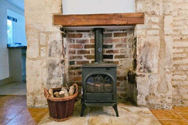 Well Cottage, Bath Road, Stroud photo 4