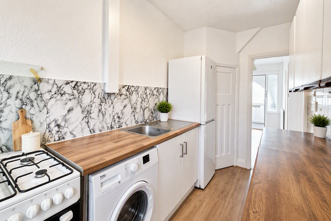 35a Amhurst Gardens, Isleworth photo 4