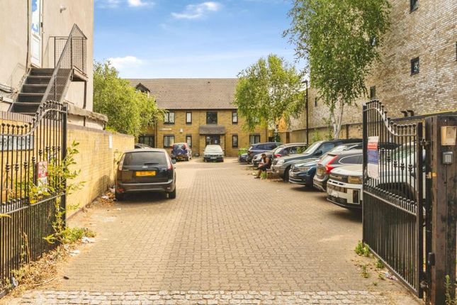 5, Larch Close, London photo 2