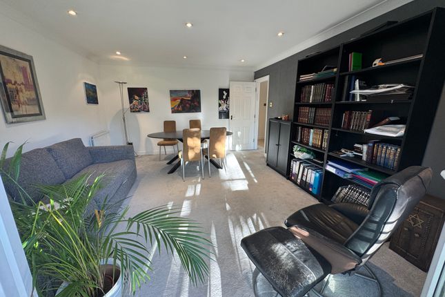 Flat 4, Kingsmount Court, Sunningfields Road, London photo 3