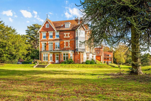 Flat for sale in Holmesdale Park, Coopers Hill Road, Nutfield, Redhill