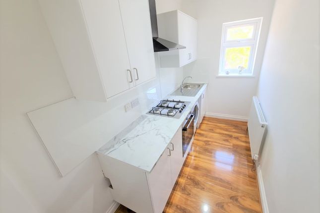 22 Norbury Gardens, Romford photo 5