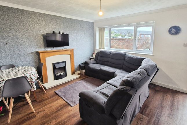22, Meadway Street, Burntwood photo 2