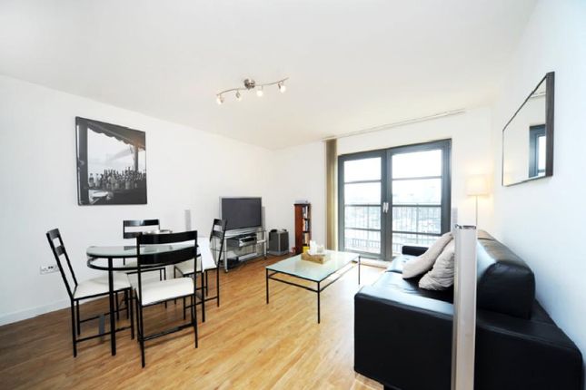 Flat for sale in Commercial Road, Limehouse, London