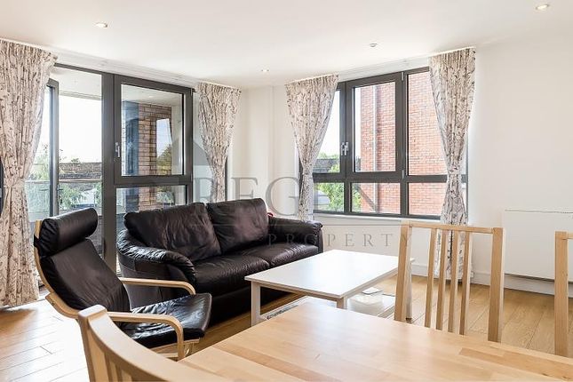 Flat 46, 46 Chamberlain Court, Silwood Street, London photo 2