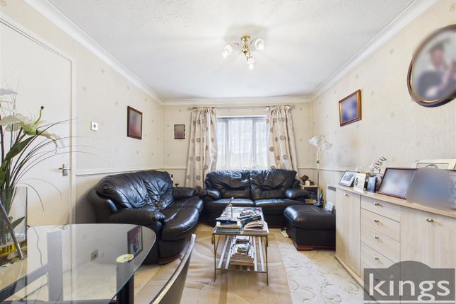 10, Hollybush Way, Waltham Cross photo 3