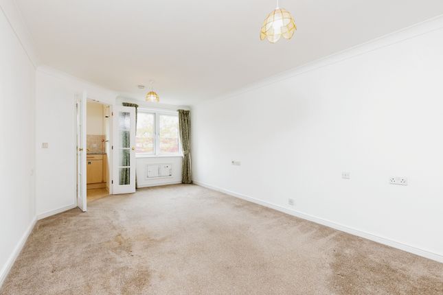 17, Calverley Court, Ewell photo 4