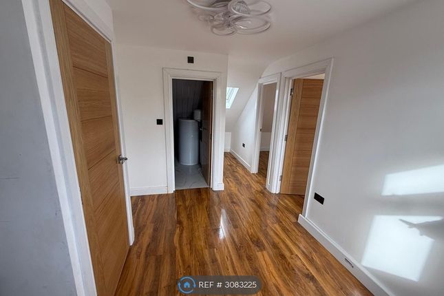 5-bed bungalow on Romford, £3,100/mo