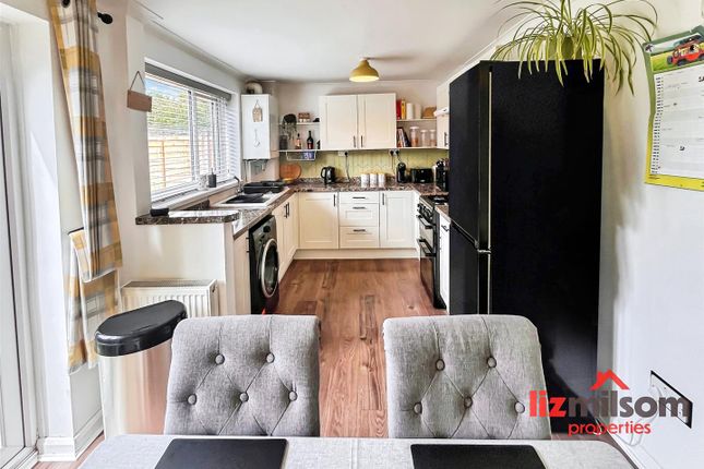 17, Oversetts Court, Swadlincote photo 3