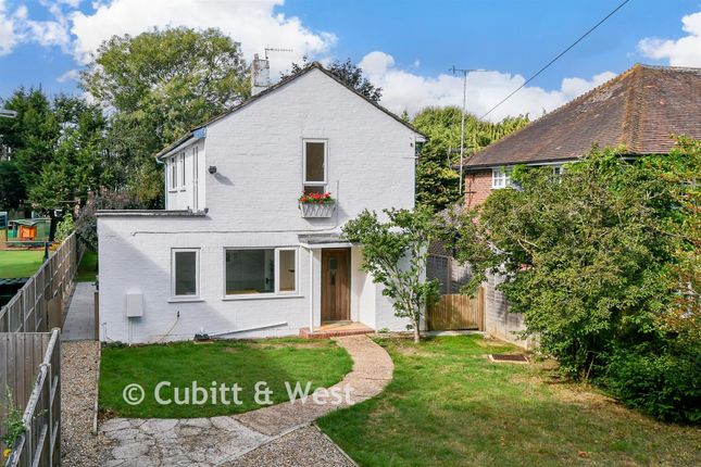 17, Vicarage Lane, Horley photo 2