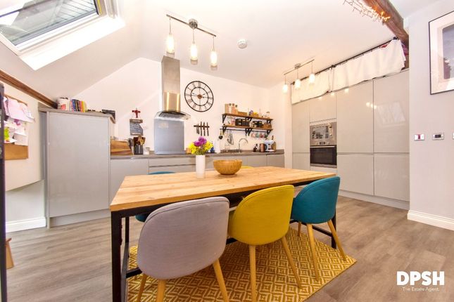 4 Priestley Manor, Morley, Leeds photo 4