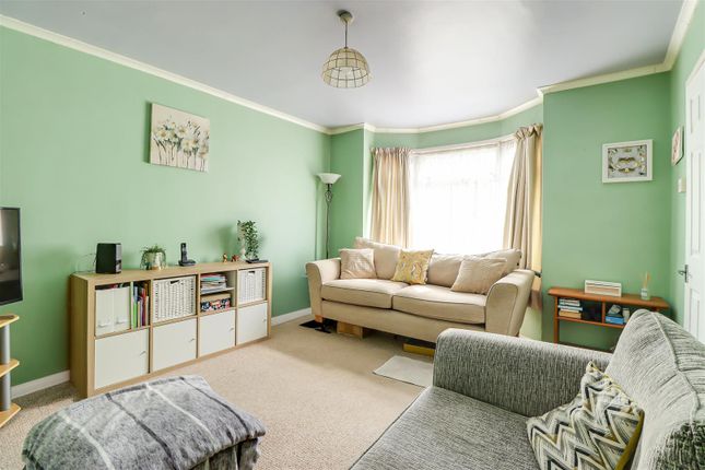 11, Dunster Avenue, Westcliff-on-Sea photo 4