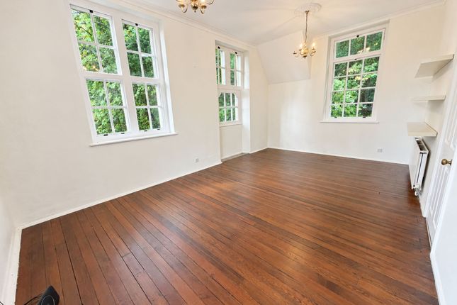 3 Badgers Hollow Peperharow Road, Godalming photo 3