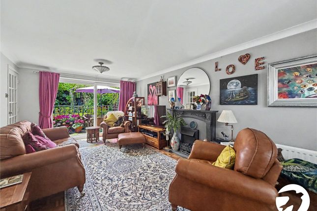 27, St. Johns Way, Kent photo 3