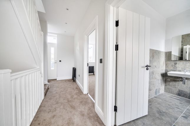 29, Fransfield Grove, London photo 3