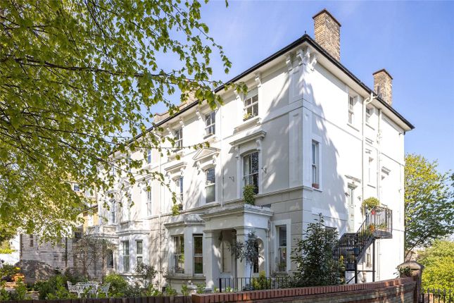 Flat for sale in Westwood Hill, London