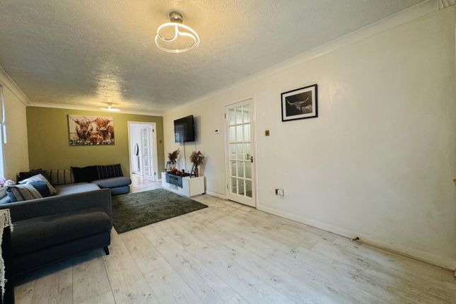 Graveney Road, Crawley photo 4